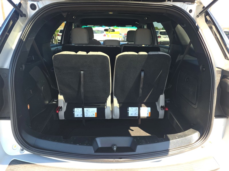 Ford Explorer Vehicle Full-screen Gallery Image 11