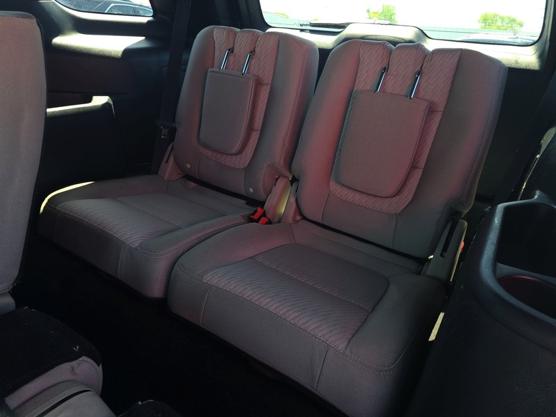 Ford Explorer Vehicle Full-screen Gallery Image 18