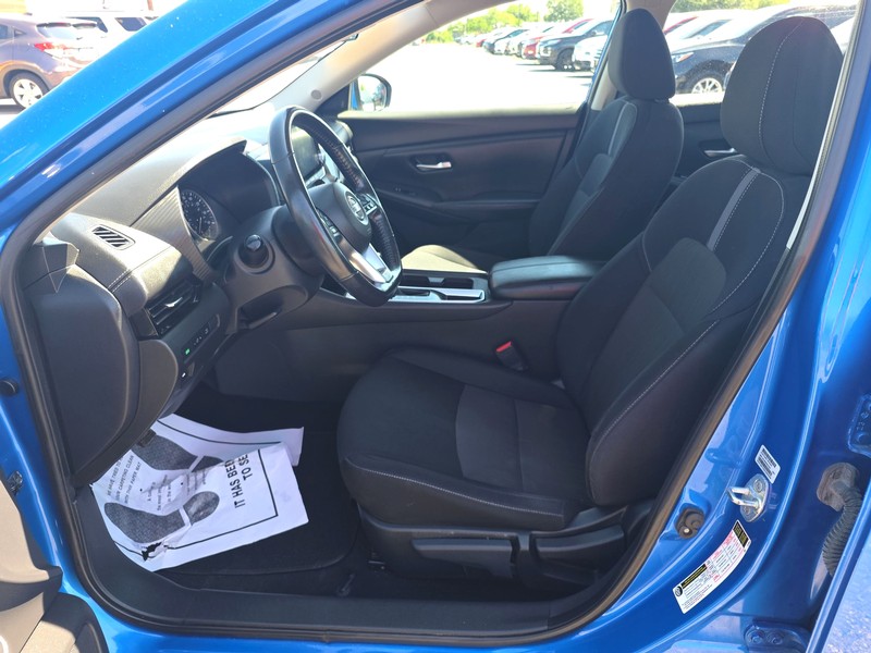 Nissan Sentra Vehicle Full-screen Gallery Image 9