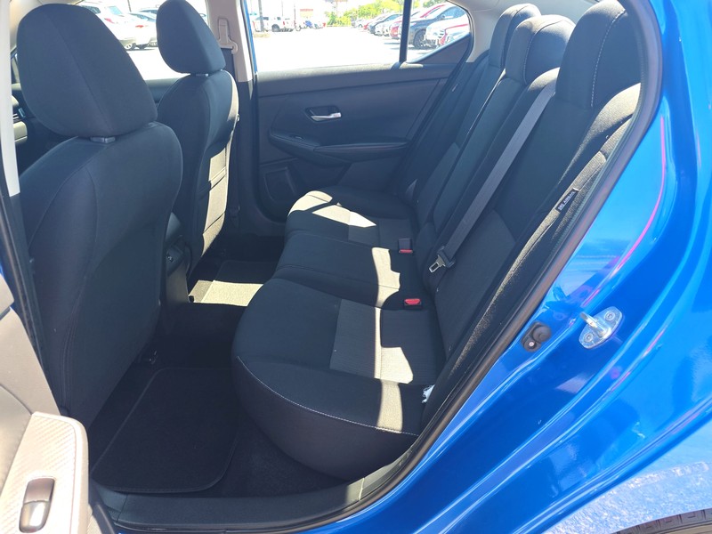 Nissan Sentra Vehicle Full-screen Gallery Image 10