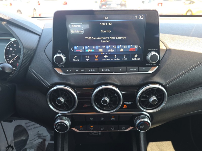 Nissan Sentra Vehicle Full-screen Gallery Image 11