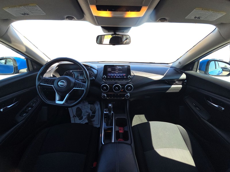 Nissan Sentra Vehicle Full-screen Gallery Image 14