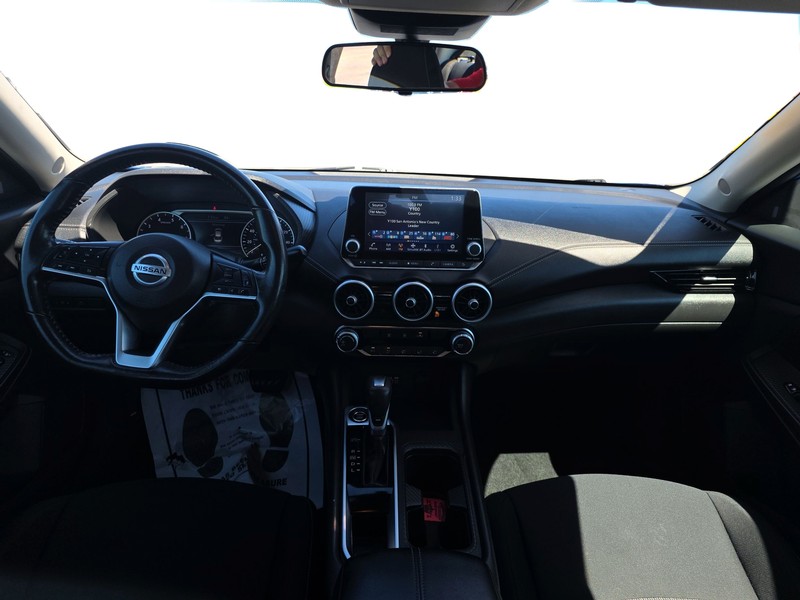Nissan Sentra Vehicle Full-screen Gallery Image 15