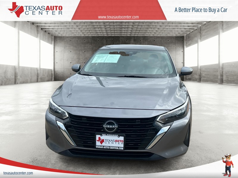 Nissan Sentra Vehicle Full-screen Gallery Image 3