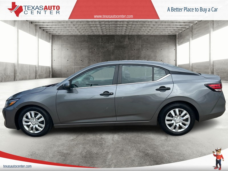 Nissan Sentra Vehicle Full-screen Gallery Image 5