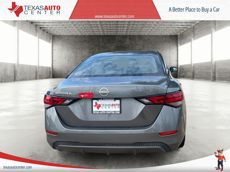 Nissan Sentra Vehicle Full-screen Gallery Image 6