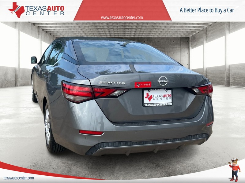 Nissan Sentra Vehicle Full-screen Gallery Image 8
