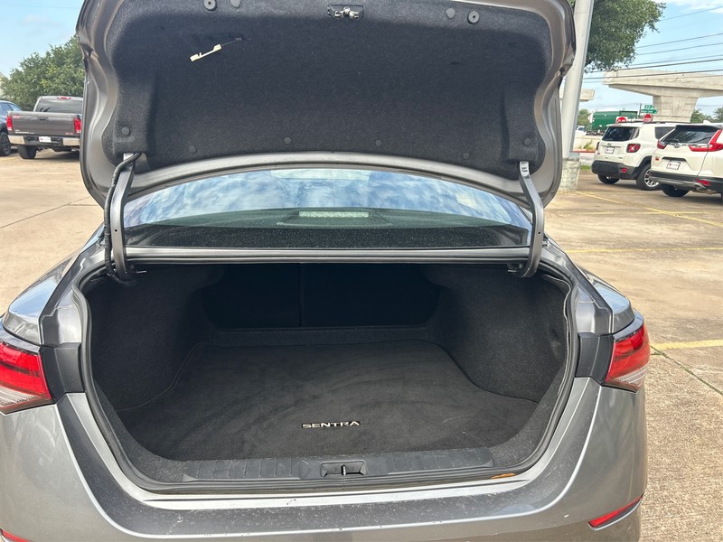 Nissan Sentra Vehicle Full-screen Gallery Image 11