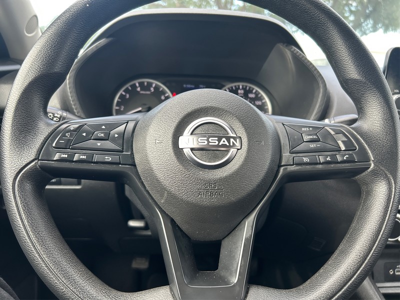 Nissan Sentra Vehicle Full-screen Gallery Image 14