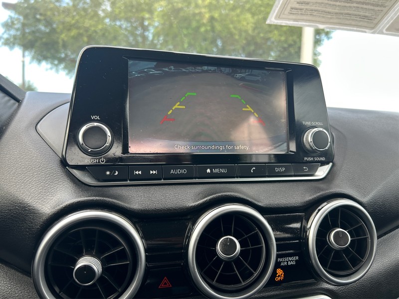 Nissan Sentra Vehicle Full-screen Gallery Image 17