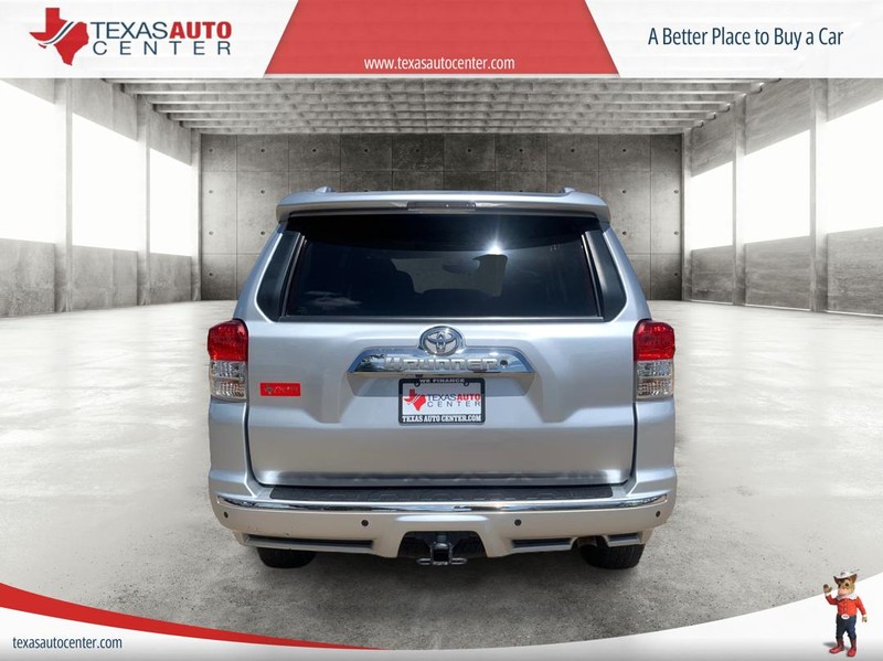 Toyota 4Runner Vehicle Full-screen Gallery Image 06