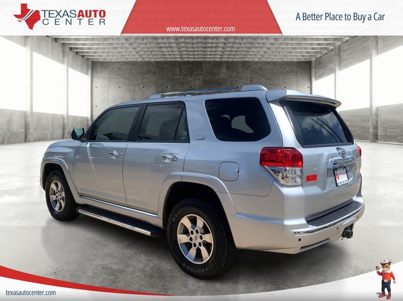 Toyota 4Runner Vehicle Full-screen Gallery Image 08