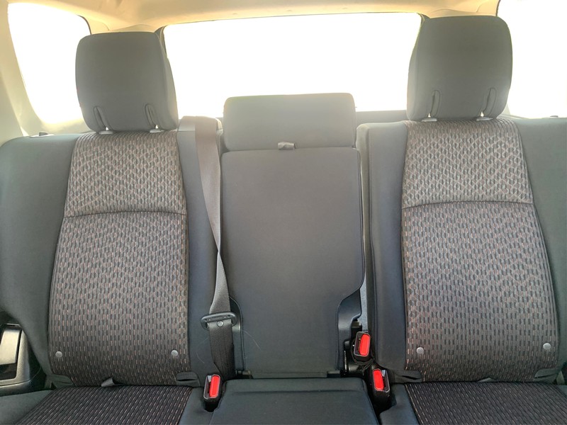Toyota 4Runner Vehicle Full-screen Gallery Image 12