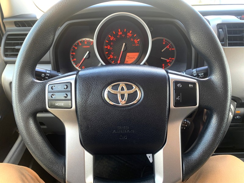 Toyota 4Runner Vehicle Full-screen Gallery Image 14