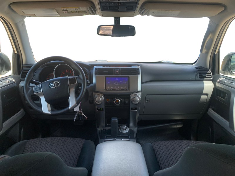 Toyota 4Runner Vehicle Full-screen Gallery Image 15