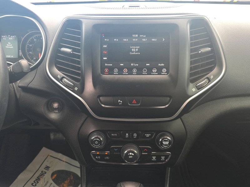 Jeep Cherokee Vehicle Full-screen Gallery Image 12