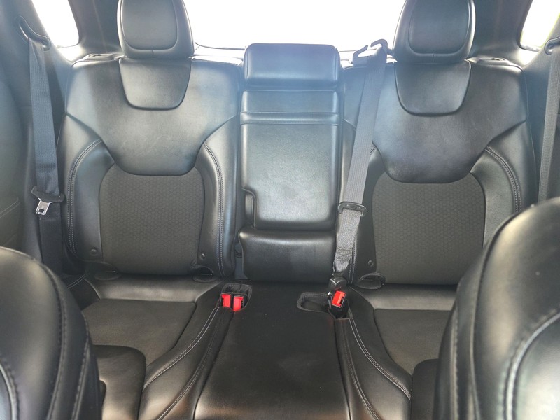 Jeep Cherokee Vehicle Full-screen Gallery Image 13