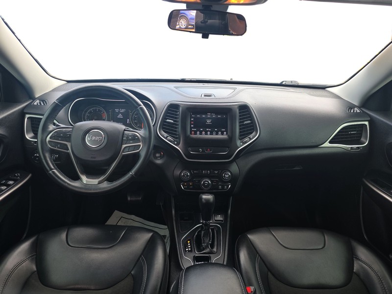 Jeep Cherokee Vehicle Full-screen Gallery Image 16
