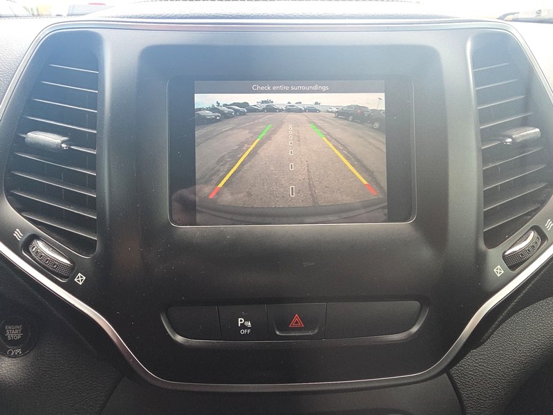 Jeep Cherokee Vehicle Full-screen Gallery Image 17
