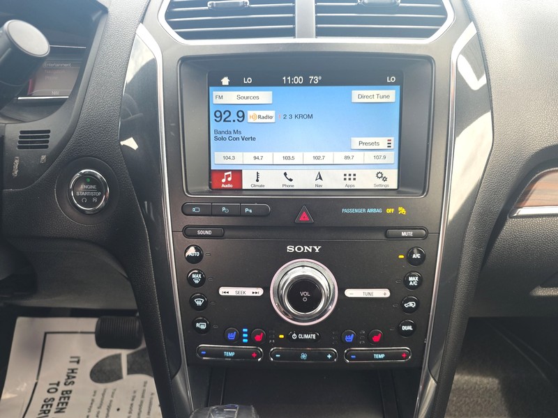 Ford Explorer Vehicle Full-screen Gallery Image 12