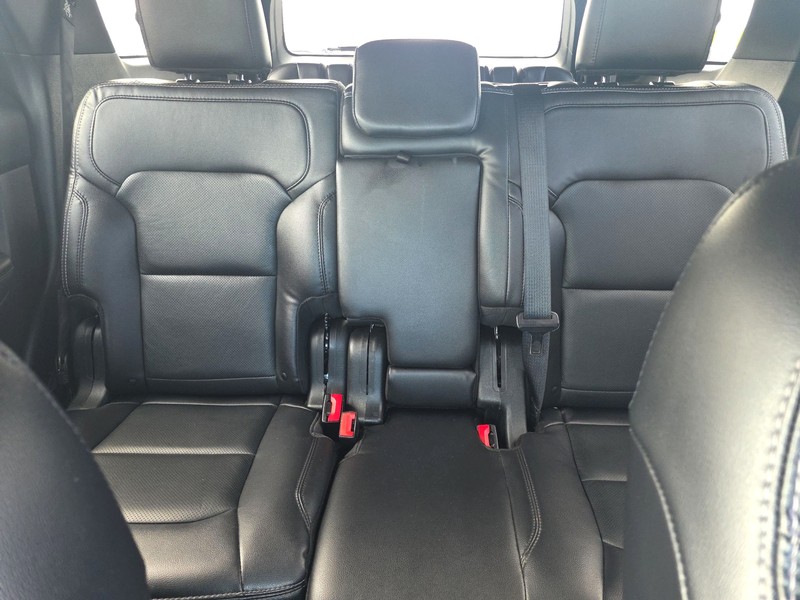 Ford Explorer Vehicle Full-screen Gallery Image 13