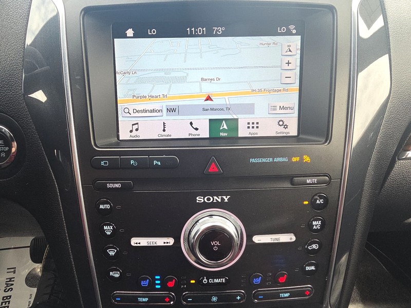 Ford Explorer Vehicle Full-screen Gallery Image 17