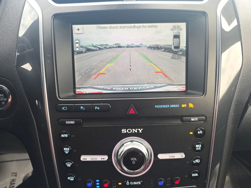 Ford Explorer Vehicle Full-screen Gallery Image 18