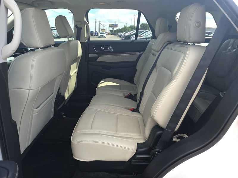 Ford Explorer Vehicle Full-screen Gallery Image 10