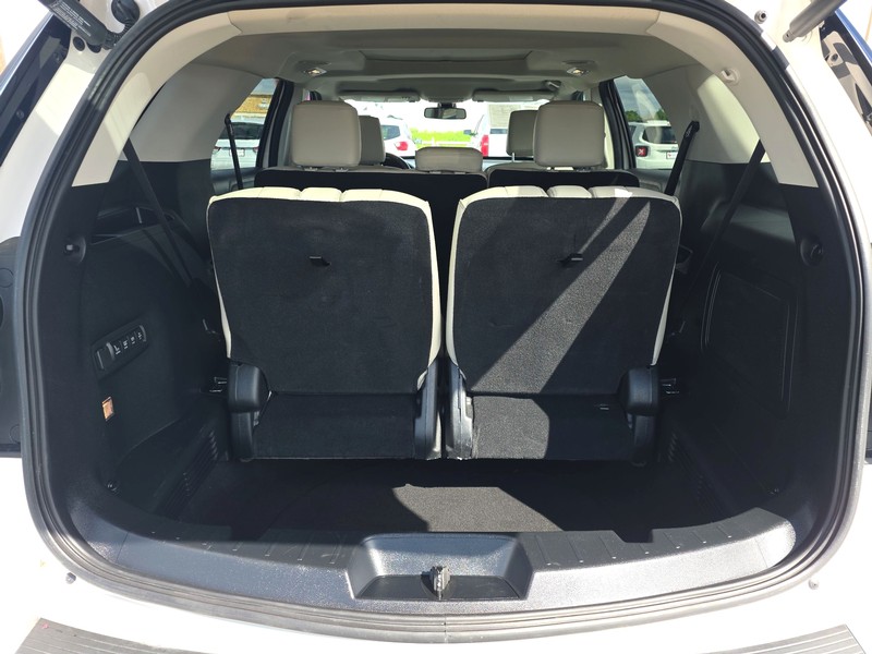 Ford Explorer Vehicle Full-screen Gallery Image 11