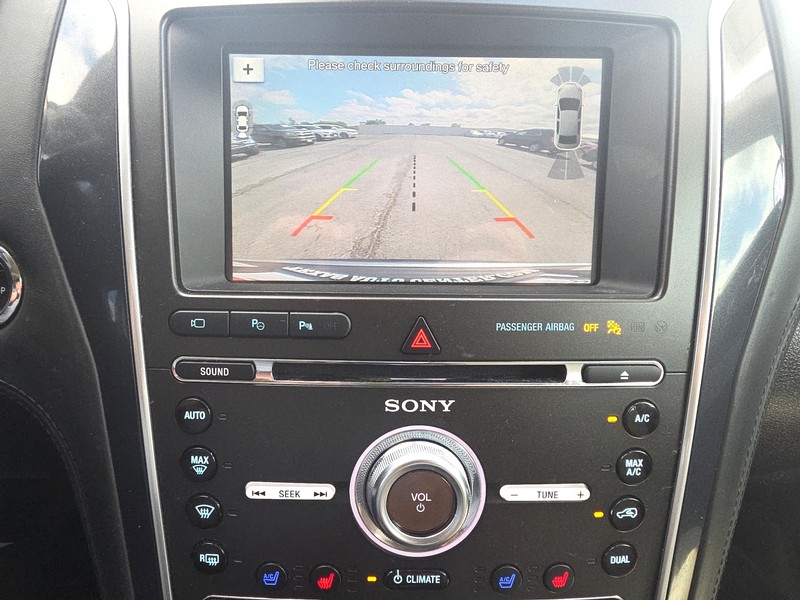 Ford Explorer Vehicle Full-screen Gallery Image 18