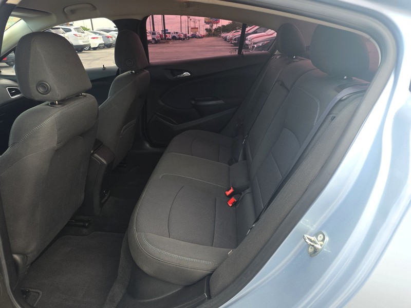 Chevrolet Cruze Vehicle Full-screen Gallery Image 10