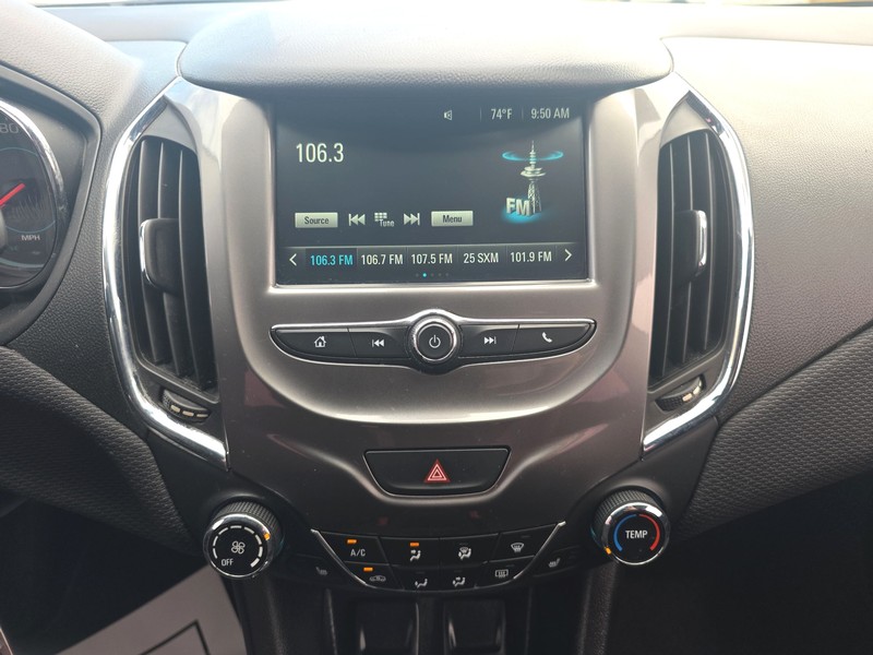 Chevrolet Cruze Vehicle Full-screen Gallery Image 11