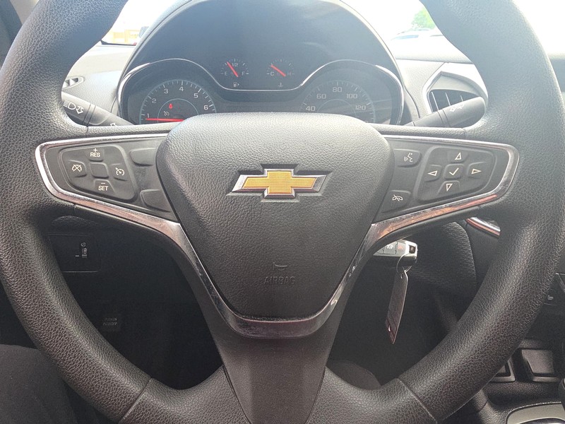 Chevrolet Cruze Vehicle Full-screen Gallery Image 13