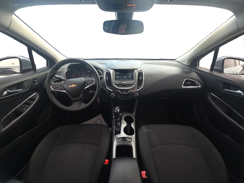 Chevrolet Cruze Vehicle Full-screen Gallery Image 14