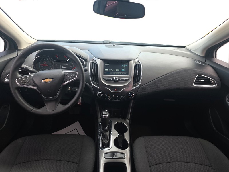 Chevrolet Cruze Vehicle Full-screen Gallery Image 15