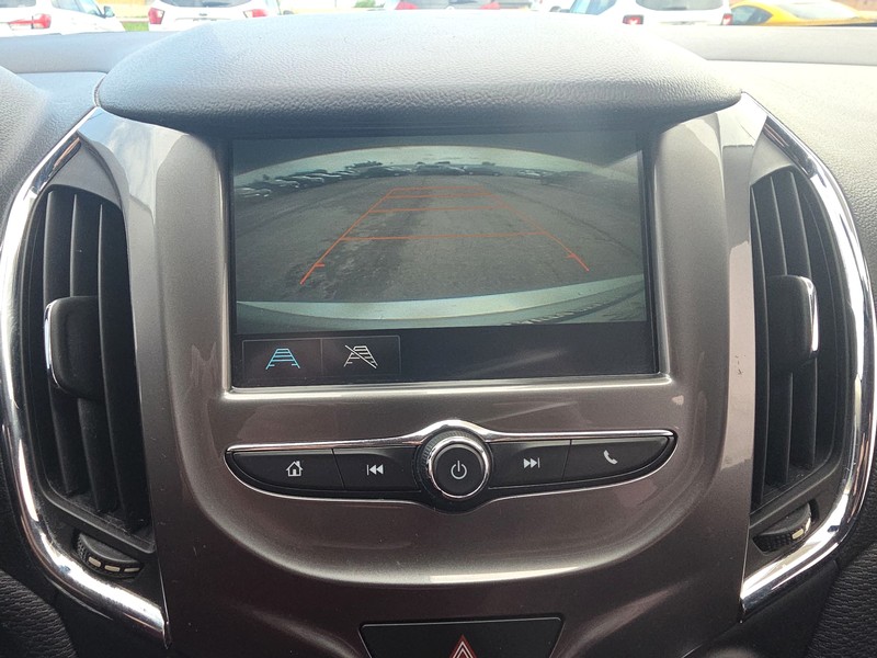 Chevrolet Cruze Vehicle Full-screen Gallery Image 16