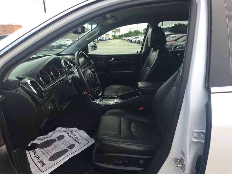 Buick Enclave Vehicle Full-screen Gallery Image 09