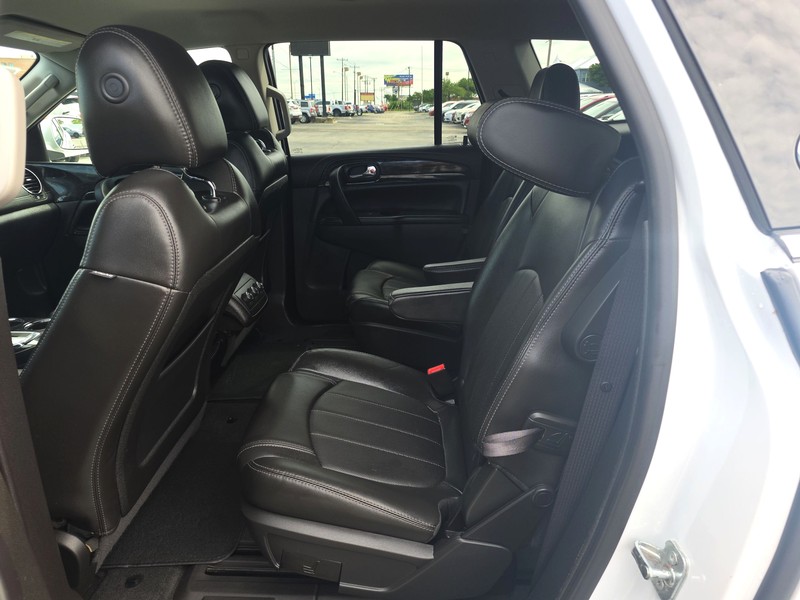 Buick Enclave Vehicle Full-screen Gallery Image 10