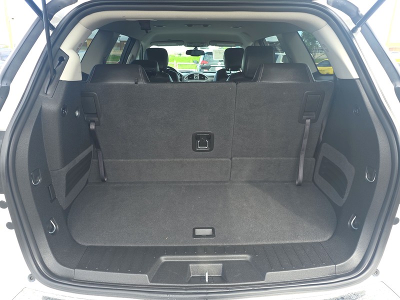 Buick Enclave Vehicle Full-screen Gallery Image 11