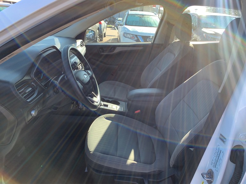 Ford Escape Vehicle Full-screen Gallery Image 9
