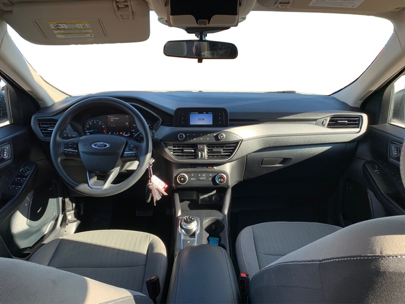 Ford Escape Vehicle Full-screen Gallery Image 16
