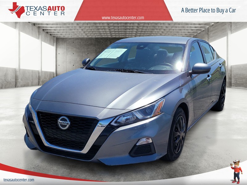 Nissan Altima Vehicle Full-screen Gallery Image 2