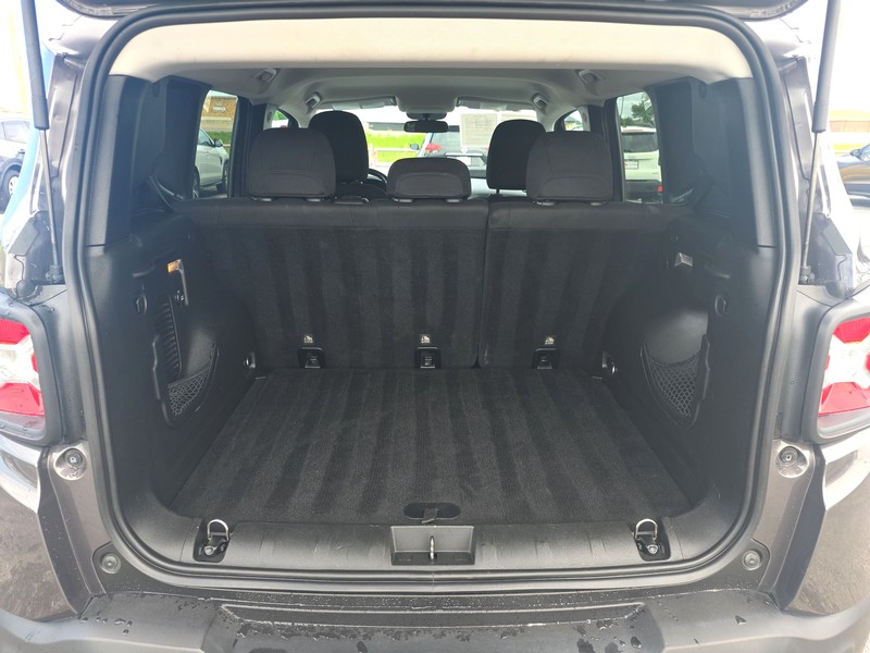 Jeep Renegade Vehicle Full-screen Gallery Image 11