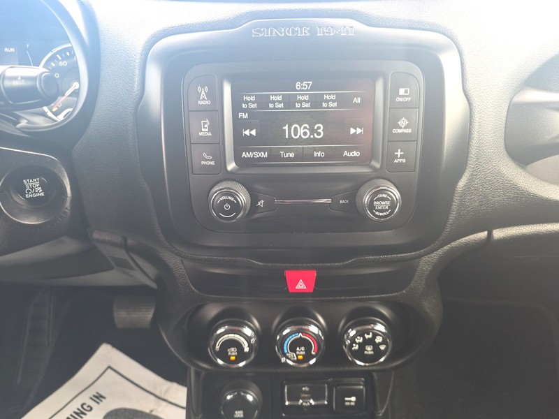 Jeep Renegade Vehicle Full-screen Gallery Image 12