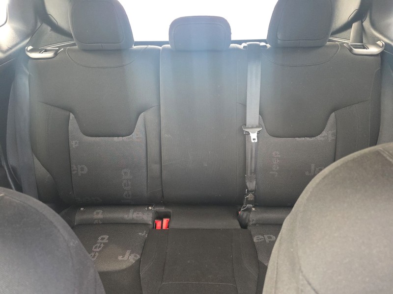 Jeep Renegade Vehicle Full-screen Gallery Image 13