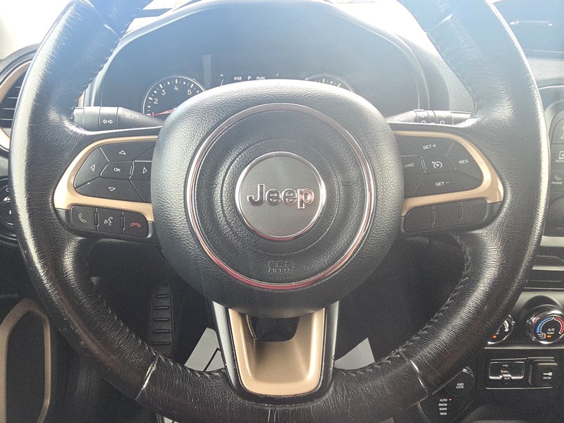 Jeep Renegade Vehicle Full-screen Gallery Image 14