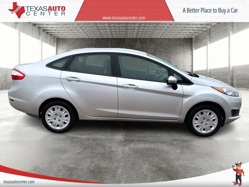 Ford Fiesta Sedan Vehicle Full-screen Gallery Image 4