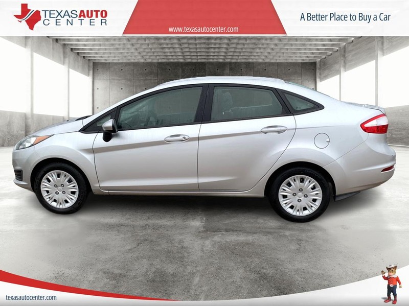 Ford Fiesta Sedan Vehicle Full-screen Gallery Image 5