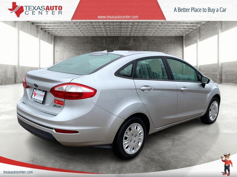 Ford Fiesta Sedan Vehicle Full-screen Gallery Image 7