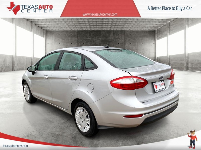 Ford Fiesta Sedan Vehicle Full-screen Gallery Image 8